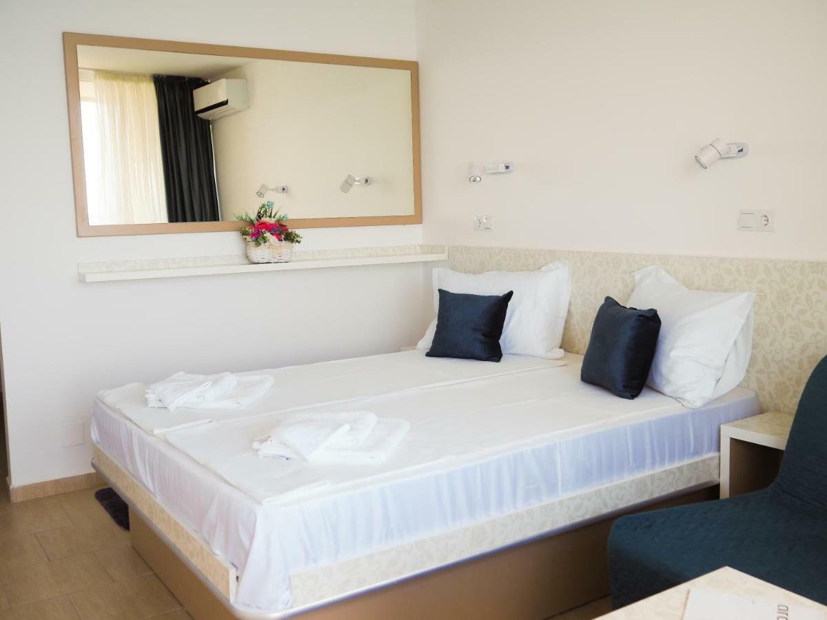 Carmen Azzuro Hotel Venus